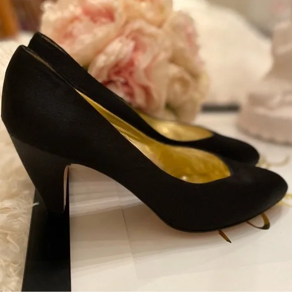Ferragamo Satin Pumps Rounded Toe EC Size 10.5 - Picture 2 of 3